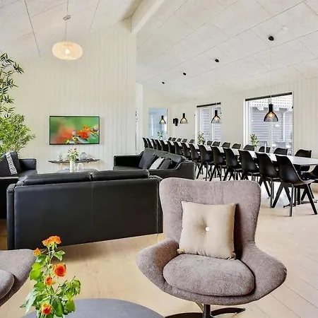 Eskilstrup Sleeps 30 Pool Wifi Feriehus
