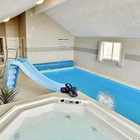 Eskilstrup Sleeps 30 Pool Wifi Feriehus