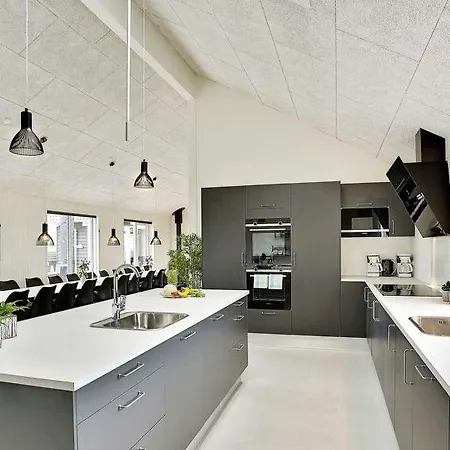 Eskilstrup Sleeps 30 Pool Wifi Feriehus *
